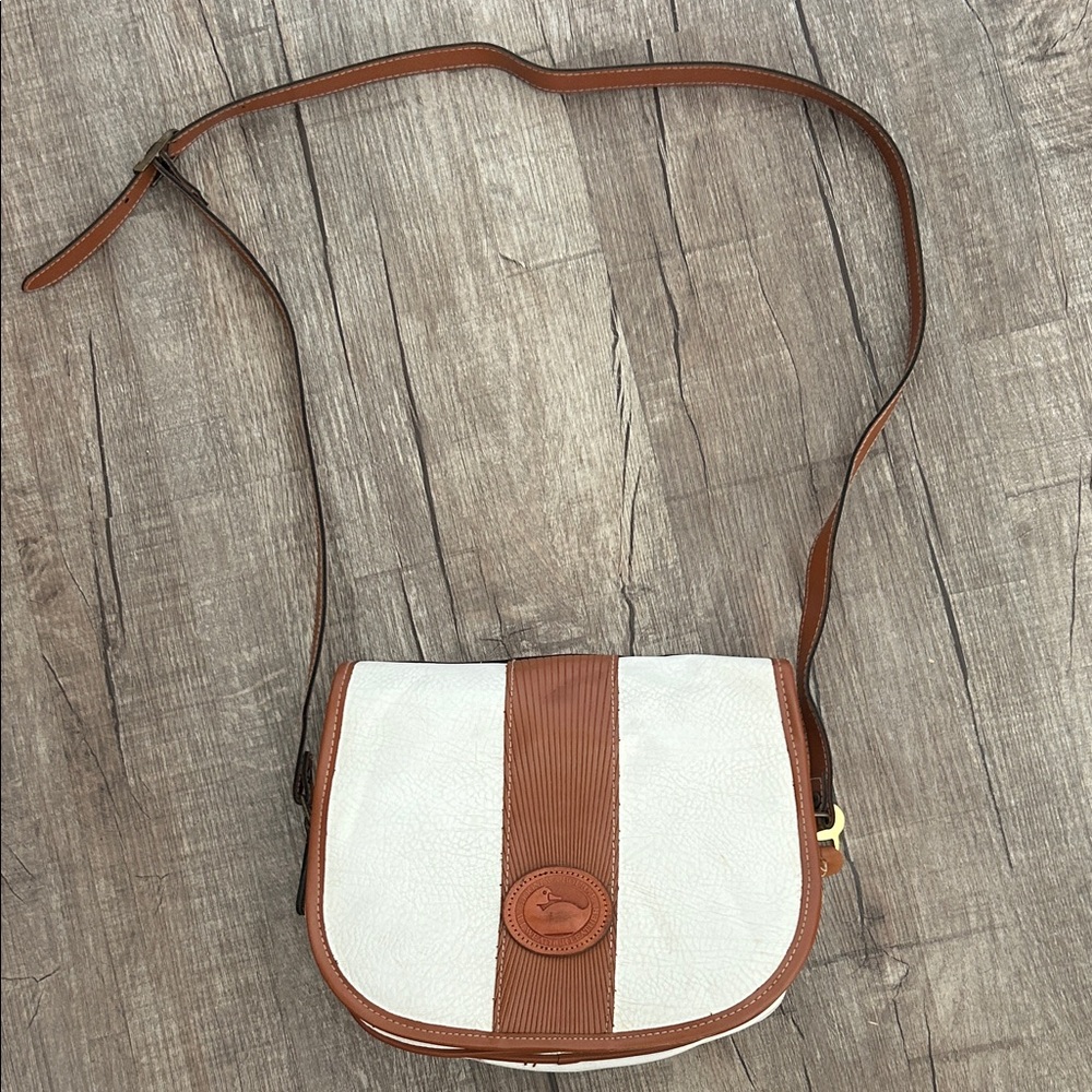 Vintage Dooney & Bourke All Weather Leather Crossbody Needs tinder LOVE & CARE👍🏻